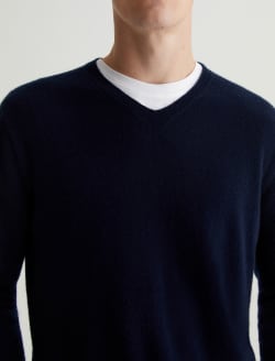 Beck Vee Navy Night Classic Long Sleeve Vee Neck Cashmere Sweater MENS TOPS Photo 4