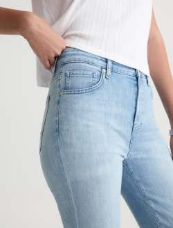 Farrah Boot Crop Jean Flight Mid-Rise Fit WOMENS BOTTOMS Photo 4