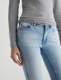 Quinn Jean Angelic Low-Rise Skinny WOMENS BOTTOMS Photo 4